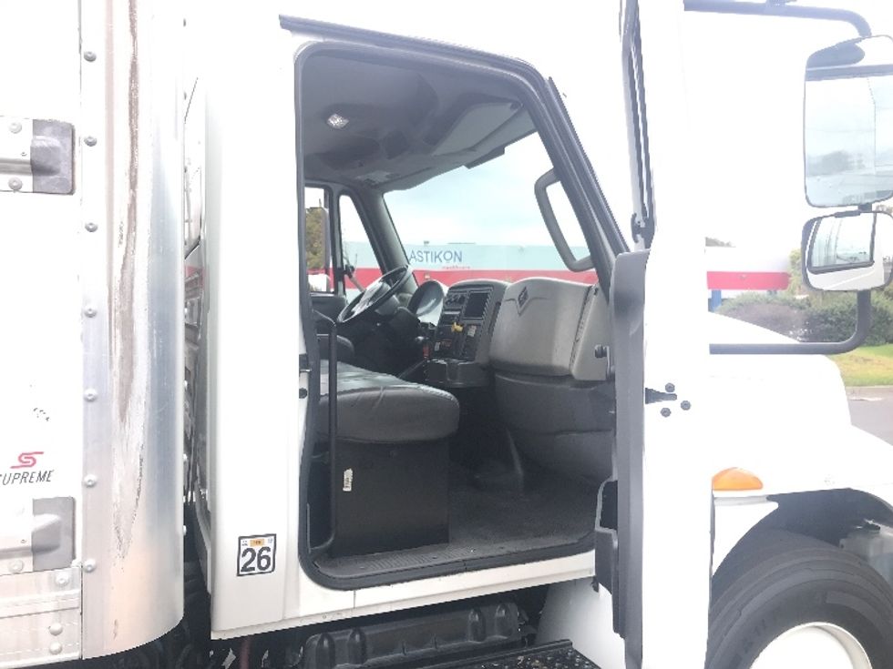 Medium Duty Box Truck-Light and Medium Duty Trucks-International-2019-4300-West Sacramento-CA-153,321\n\t\tmiles-$ 47,000 - Image 20