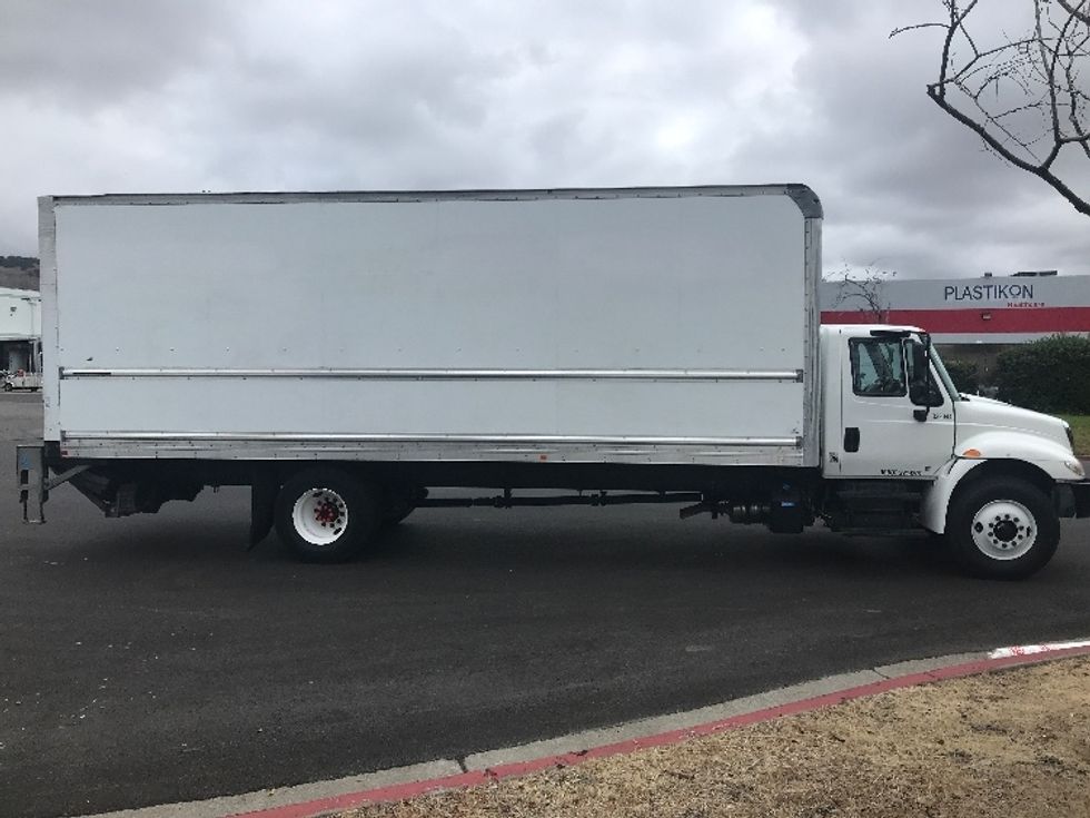 Medium Duty Box Truck-Light and Medium Duty Trucks-International-2019-4300-West Sacramento-CA-153,321\n\t\tmiles-$ 47,000 - Image 15