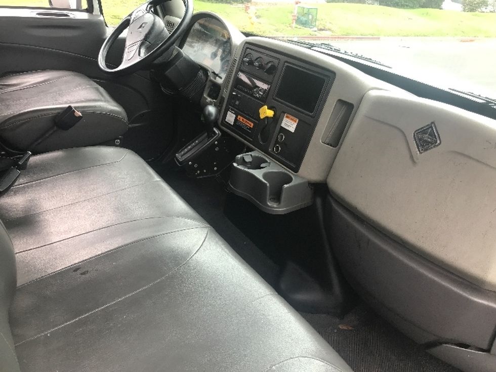 Medium Duty Box Truck-Light and Medium Duty Trucks-International-2019-4300-West Sacramento-CA-153,321\n\t\tmiles-$ 47,000 - Image 22