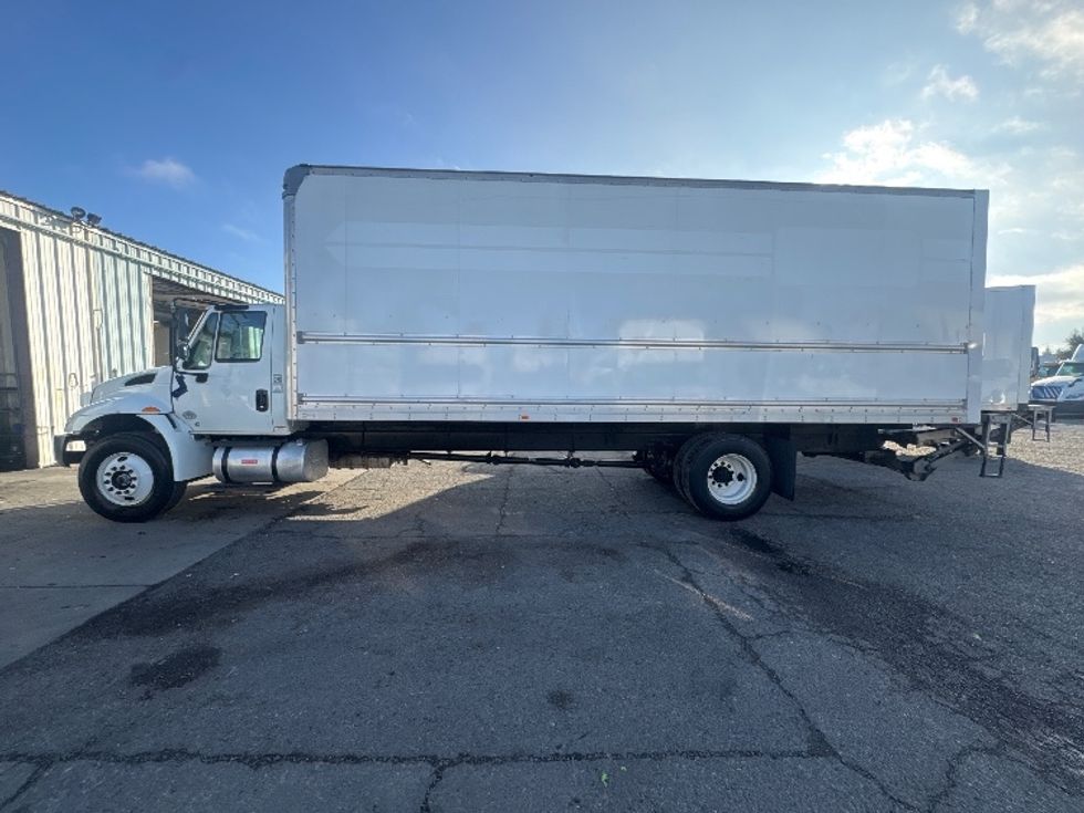Medium Duty Box Truck-Light and Medium Duty Trucks-International-2019-4300-West Sacramento-CA-159,939\n\t\tmiles-$ 46,000 - Image 4