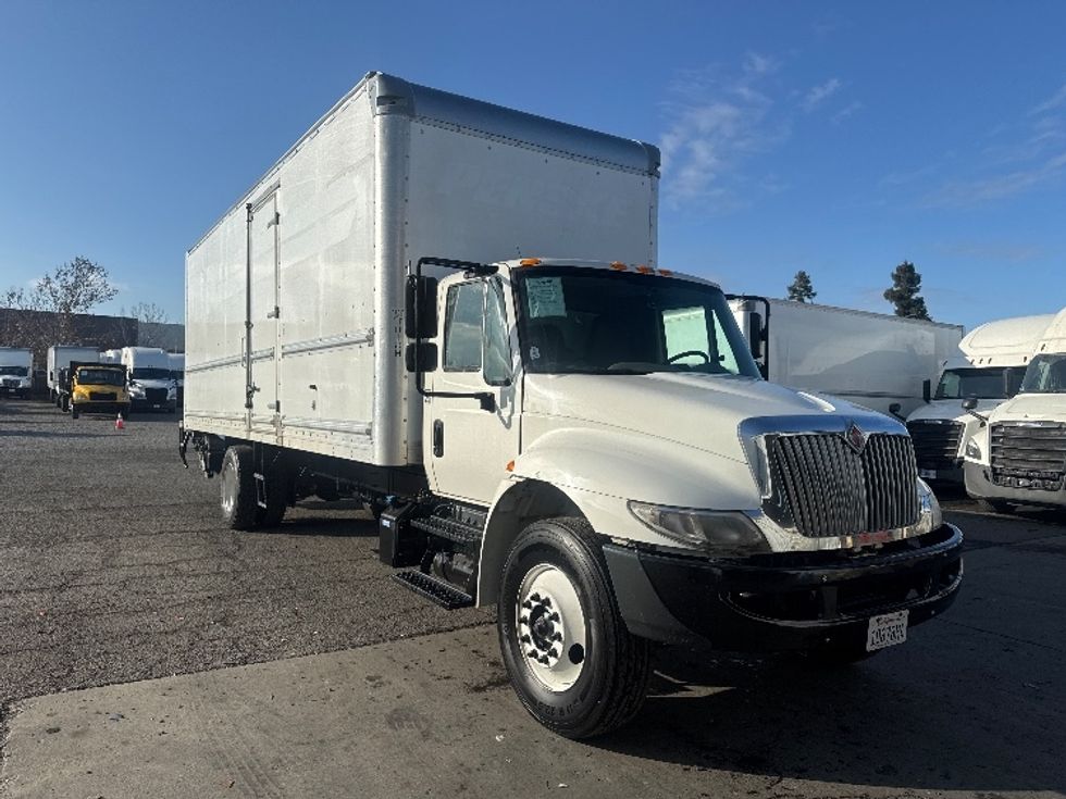 Medium Duty Box Truck-Light and Medium Duty Trucks-International-2019-4300-West Sacramento-CA-159,939\n\t\tmiles-$ 46,000 - Image 1