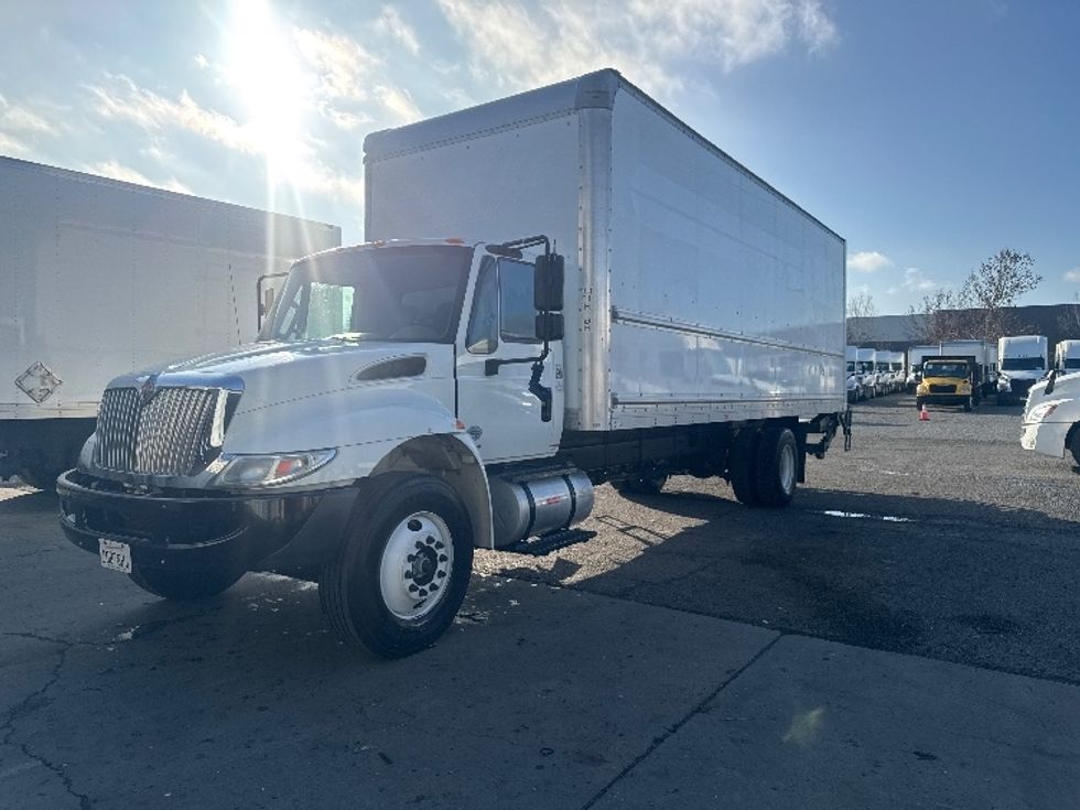 Medium Duty Box Truck-Light and Medium Duty Trucks-International-2019-4300-West Sacramento-CA-159,939\n\t\tmiles-$ 46,000 - Image 3