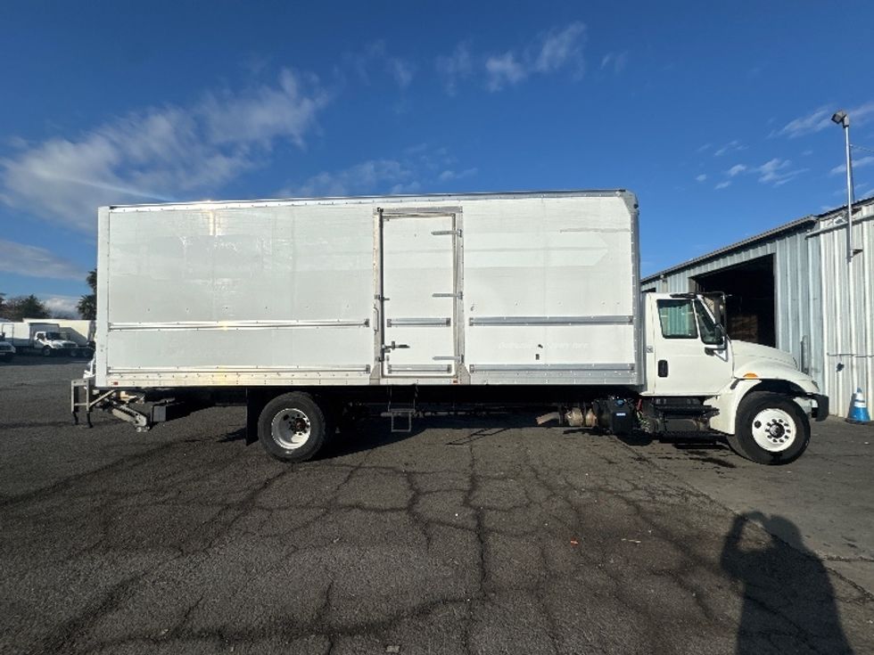 Medium Duty Box Truck-Light and Medium Duty Trucks-International-2019-4300-West Sacramento-CA-159,939\n\t\tmiles-$ 46,000 - Image 15