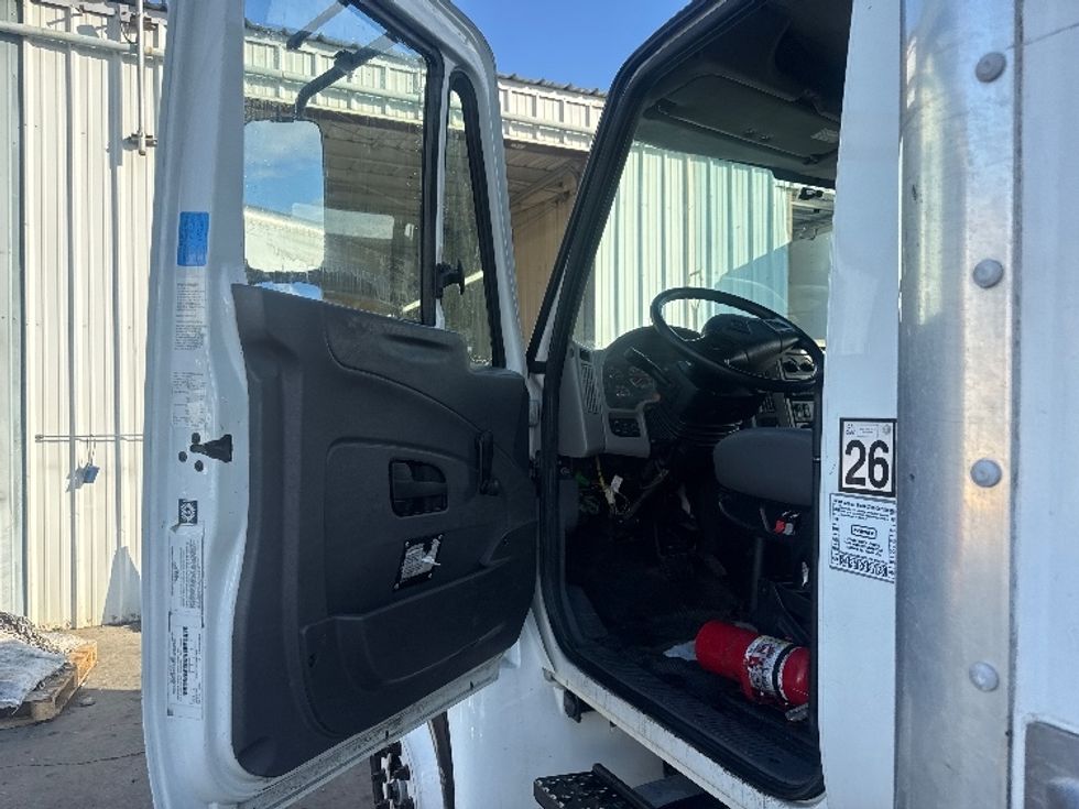 Medium Duty Box Truck-Light and Medium Duty Trucks-International-2019-4300-West Sacramento-CA-159,939\n\t\tmiles-$ 46,000 - Image 16