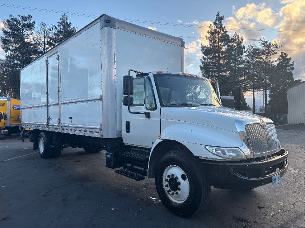 Medium Duty Box Truck-Light and Medium Duty Trucks-International-2019-4300-West Sacramento-CA-160,500\n\t\tmiles-$ 46,000 - Image 1