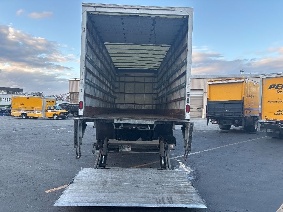 Medium Duty Box Truck-Light and Medium Duty Trucks-International-2019-4300-West Sacramento-CA-160,500\n\t\tmiles-$ 46,000 - Image 9