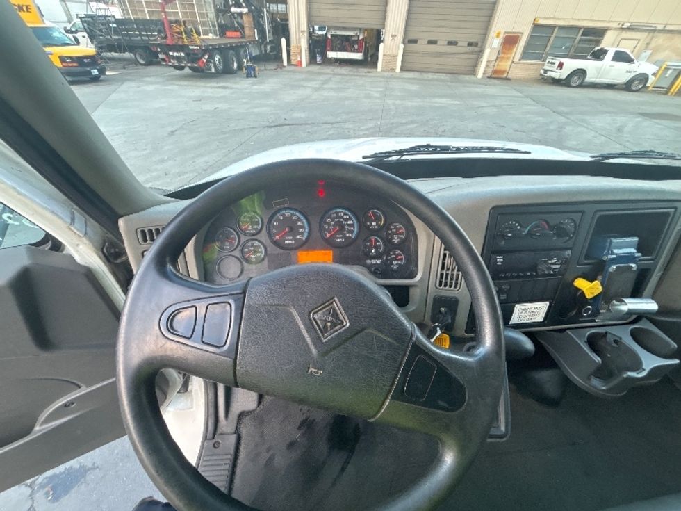 Medium Duty Box Truck-Light and Medium Duty Trucks-International-2019-4300-West Sacramento-CA-160,500\n\t\tmiles-$ 46,000 - Image 17