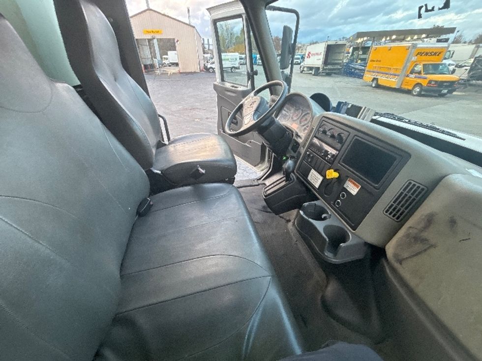 Medium Duty Box Truck-Light and Medium Duty Trucks-International-2019-4300-West Sacramento-CA-160,500\n\t\tmiles-$ 46,000 - Image 21