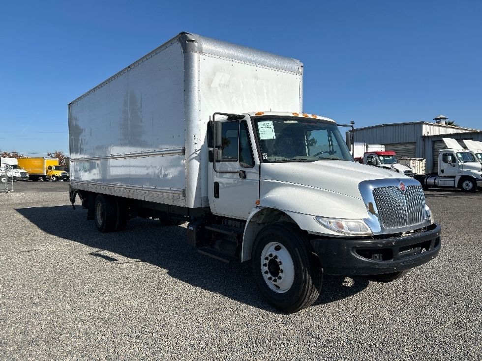 Medium Duty Box Truck-Light and Medium Duty Trucks-International-2019-4300-West Sacramento-CA-164,484\n\t\tmiles-$ 45,250 - Image 1