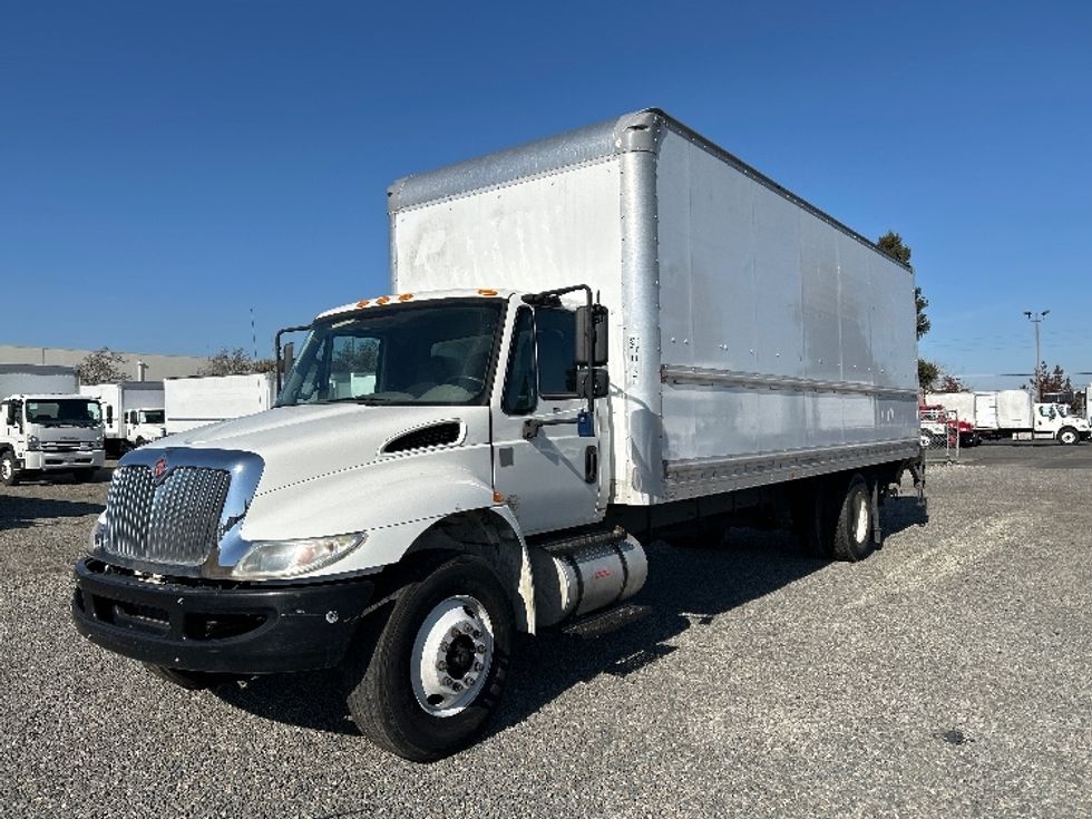 Medium Duty Box Truck-Light and Medium Duty Trucks-International-2019-4300-West Sacramento-CA-164,484\n\t\tmiles-$ 45,250 - Image 3