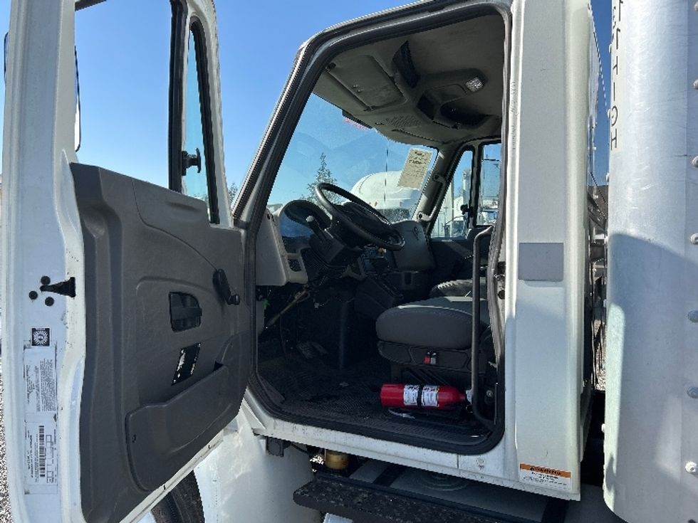 Medium Duty Box Truck-Light and Medium Duty Trucks-International-2019-4300-West Sacramento-CA-164,484\n\t\tmiles-$ 45,250 - Image 16