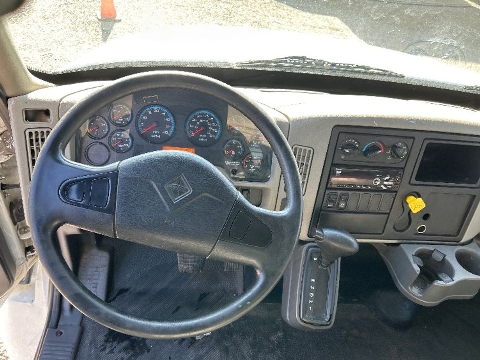 Medium Duty Box Truck-Light and Medium Duty Trucks-International-2019-4300-West Sacramento-CA-164,484\n\t\tmiles-$ 45,250 - Image 18