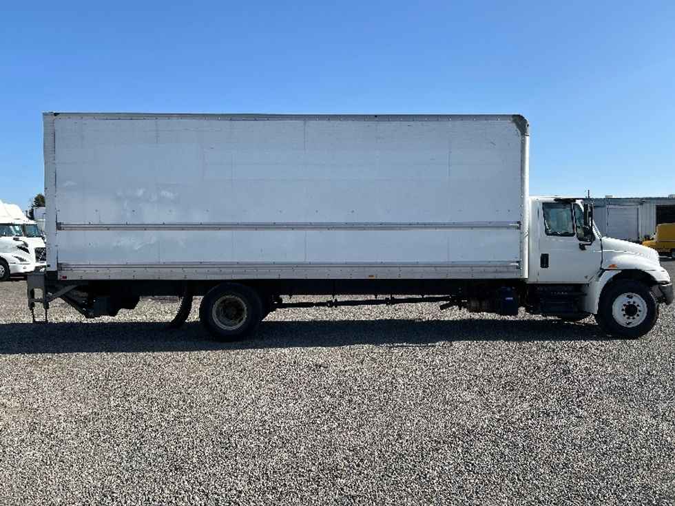 Medium Duty Box Truck-Light and Medium Duty Trucks-International-2019-4300-West Sacramento-CA-164,484\n\t\tmiles-$ 45,250 - Image 15