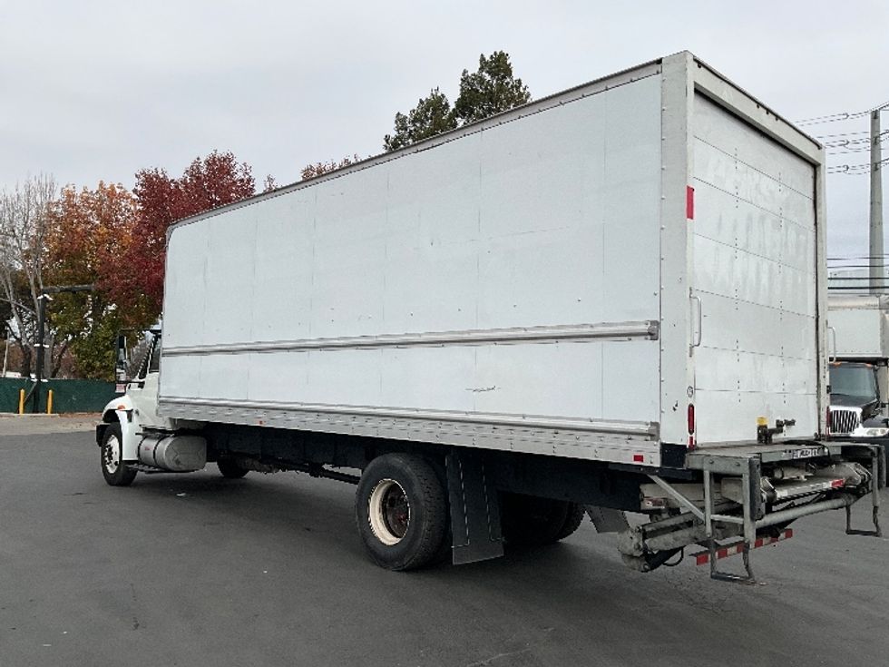 Medium Duty Box Truck-Light and Medium Duty Trucks-International-2019-4300-West Sacramento-CA-165,042\n\t\tmiles-$ 45,250 - Image 6