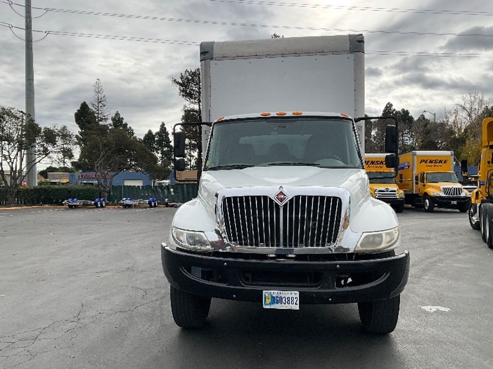 Medium Duty Box Truck-Light and Medium Duty Trucks-International-2019-4300-West Sacramento-CA-165,042\n\t\tmiles-$ 45,250 - Image 2