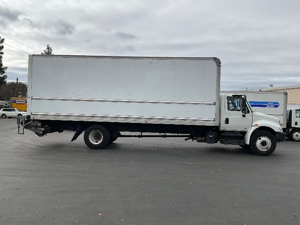 Medium Duty Box Truck-Light and Medium Duty Trucks-International-2019-4300-West Sacramento-CA-165,042\n\t\tmiles-$ 45,250 - Image 15