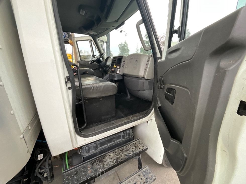 Medium Duty Box Truck-Light and Medium Duty Trucks-International-2019-4300-West Sacramento-CA-165,042\n\t\tmiles-$ 45,250 - Image 20