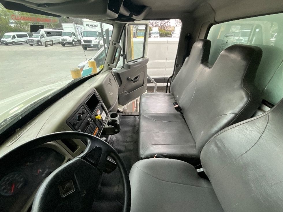 Medium Duty Box Truck-Light and Medium Duty Trucks-International-2019-4300-West Sacramento-CA-165,042\n\t\tmiles-$ 45,250 - Image 19