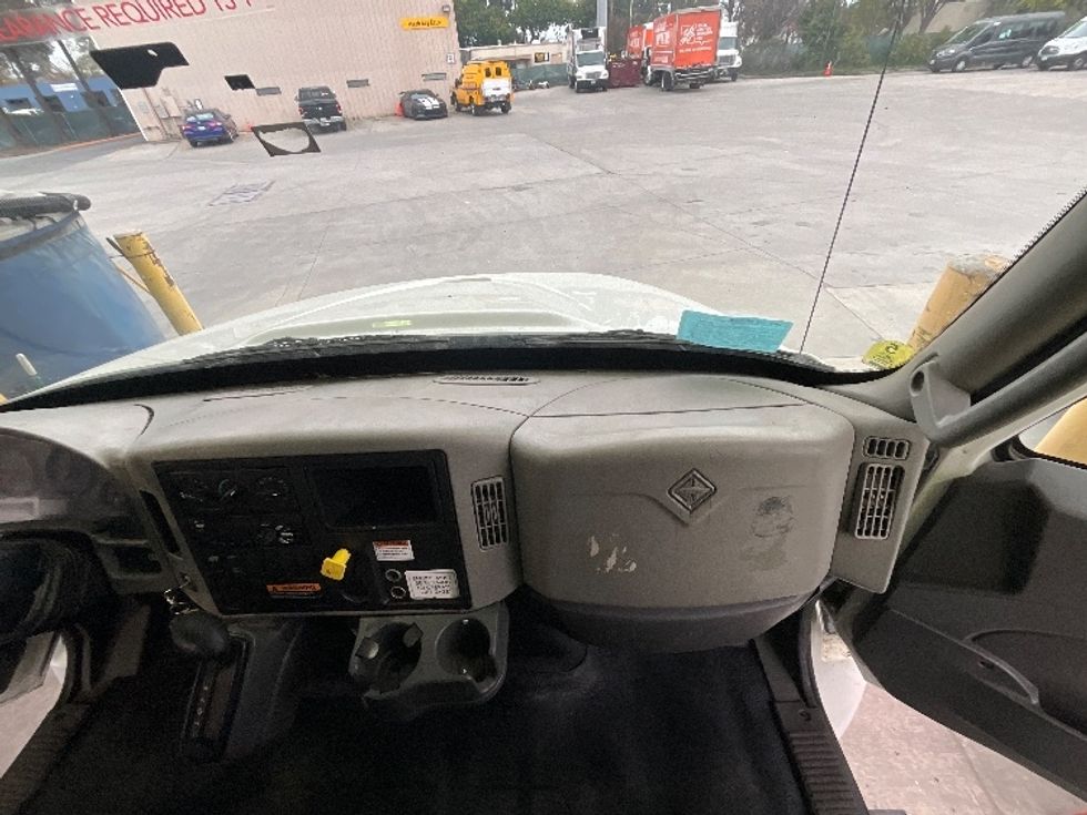 Medium Duty Box Truck-Light and Medium Duty Trucks-International-2019-4300-West Sacramento-CA-165,042\n\t\tmiles-$ 45,250 - Image 21