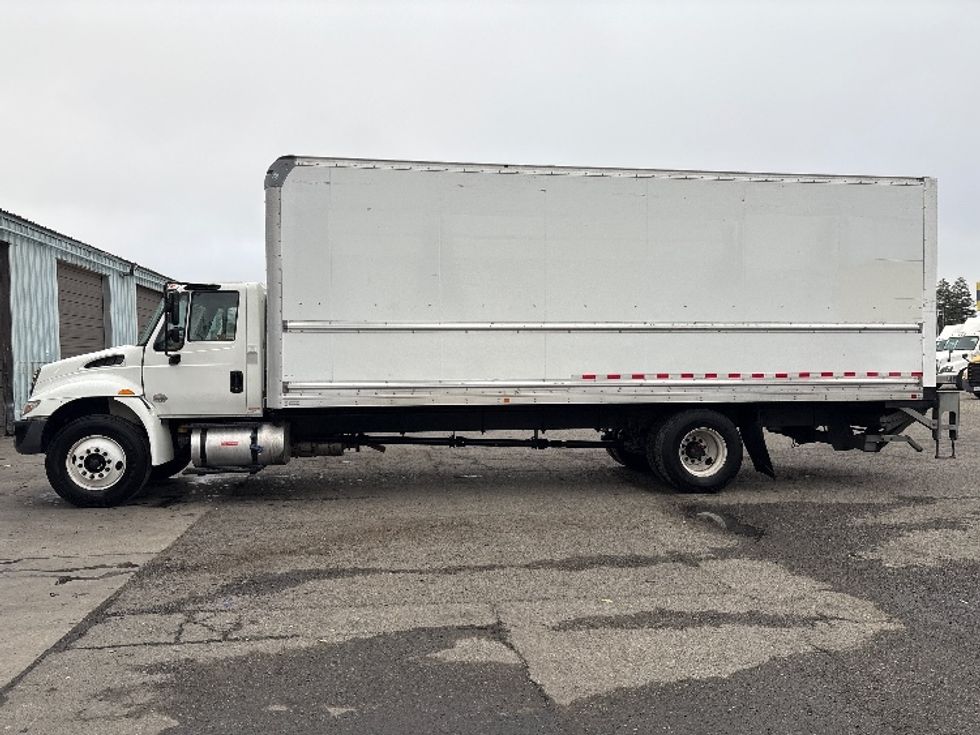 Medium Duty Box Truck-Light and Medium Duty Trucks-International-2019-4300-West Sacramento-CA-167,854\n\t\tmiles-$ 44,750 - Image 4