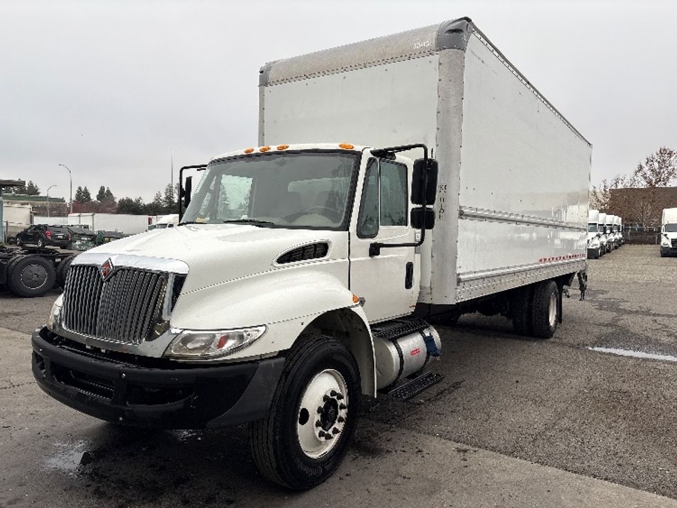 Medium Duty Box Truck-Light and Medium Duty Trucks-International-2019-4300-West Sacramento-CA-167,854\n\t\tmiles-$ 44,750 - Image 3