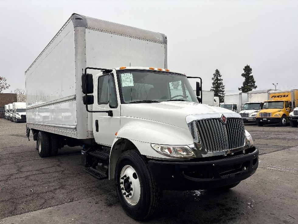 Medium Duty Box Truck-Light and Medium Duty Trucks-International-2019-4300-West Sacramento-CA-167,854\n\t\tmiles-$ 44,750 - Image 1