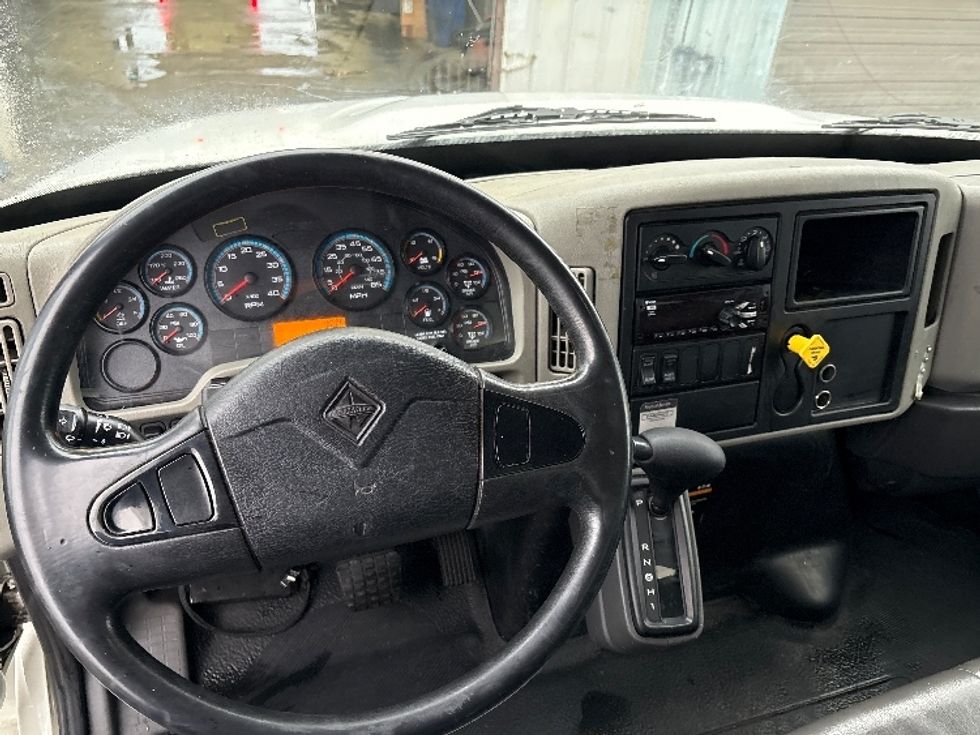 Medium Duty Box Truck-Light and Medium Duty Trucks-International-2019-4300-West Sacramento-CA-167,854\n\t\tmiles-$ 44,750 - Image 18
