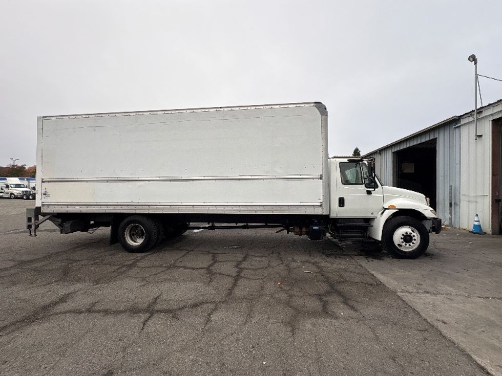 Medium Duty Box Truck-Light and Medium Duty Trucks-International-2019-4300-West Sacramento-CA-167,854\n\t\tmiles-$ 44,750 - Image 15