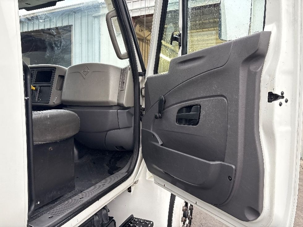 Medium Duty Box Truck-Light and Medium Duty Trucks-International-2019-4300-West Sacramento-CA-167,854\n\t\tmiles-$ 44,750 - Image 20