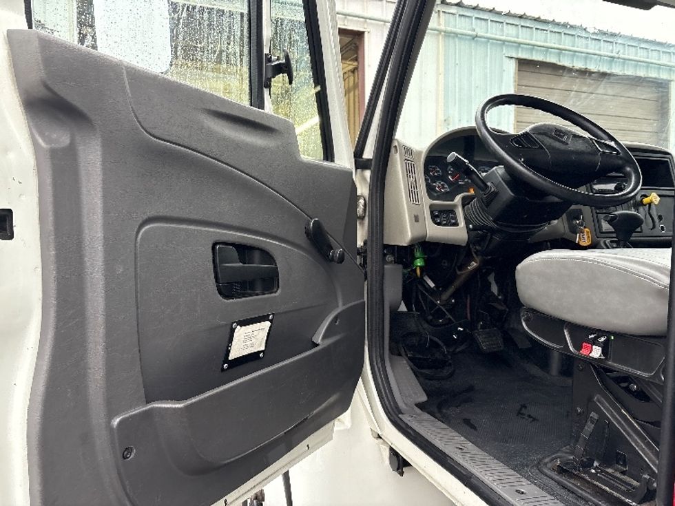 Medium Duty Box Truck-Light and Medium Duty Trucks-International-2019-4300-West Sacramento-CA-167,854\n\t\tmiles-$ 44,750 - Image 16
