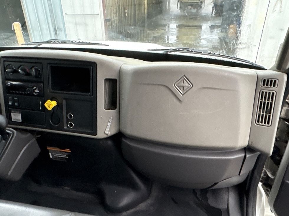 Medium Duty Box Truck-Light and Medium Duty Trucks-International-2019-4300-West Sacramento-CA-167,854\n\t\tmiles-$ 44,750 - Image 21