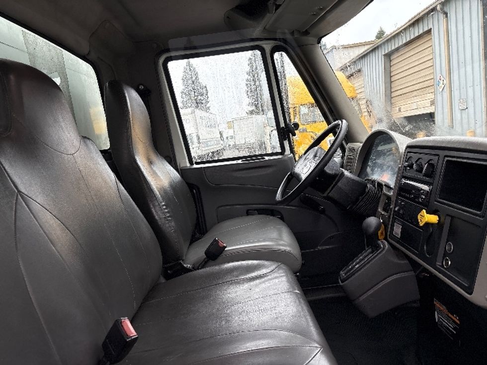Medium Duty Box Truck-Light and Medium Duty Trucks-International-2019-4300-West Sacramento-CA-167,854\n\t\tmiles-$ 44,750 - Image 22