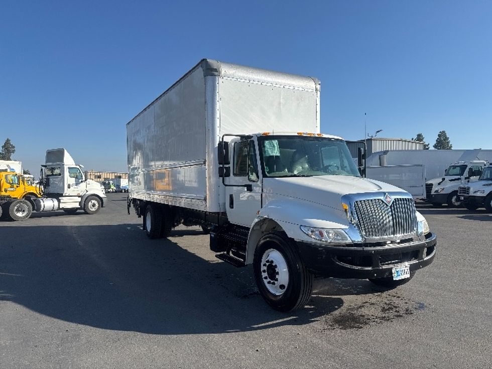 Medium Duty Box Truck-Light and Medium Duty Trucks-International-2019-4300-West Sacramento-CA-174,413\n\t\tmiles-$ 43,750 - Image 1