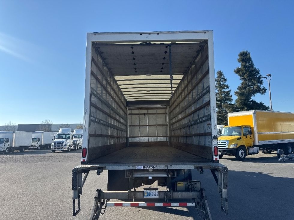 Medium Duty Box Truck-Light and Medium Duty Trucks-International-2019-4300-West Sacramento-CA-174,413\n\t\tmiles-$ 43,750 - Image 8