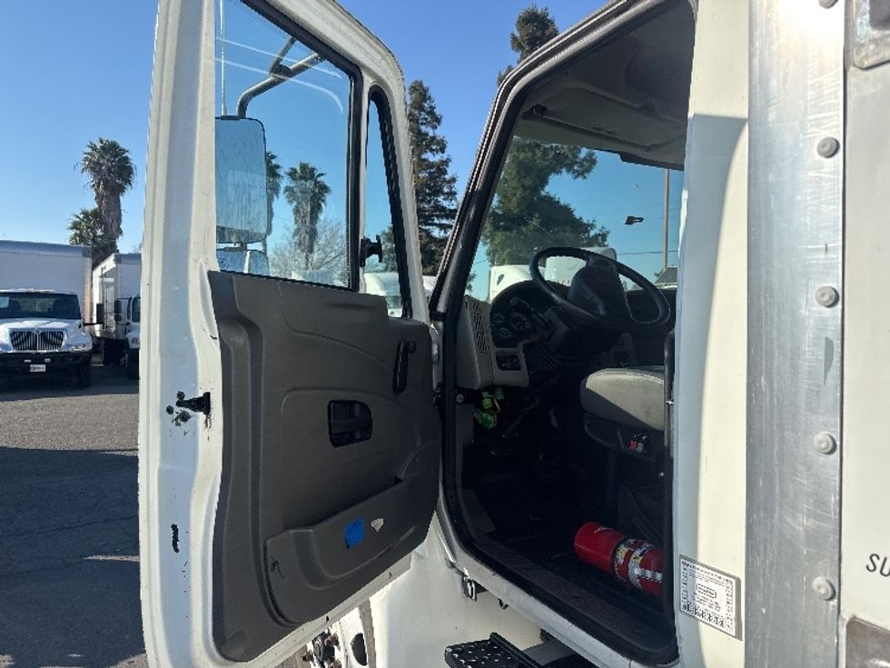 Medium Duty Box Truck-Light and Medium Duty Trucks-International-2019-4300-West Sacramento-CA-174,413\n\t\tmiles-$ 43,750 - Image 16
