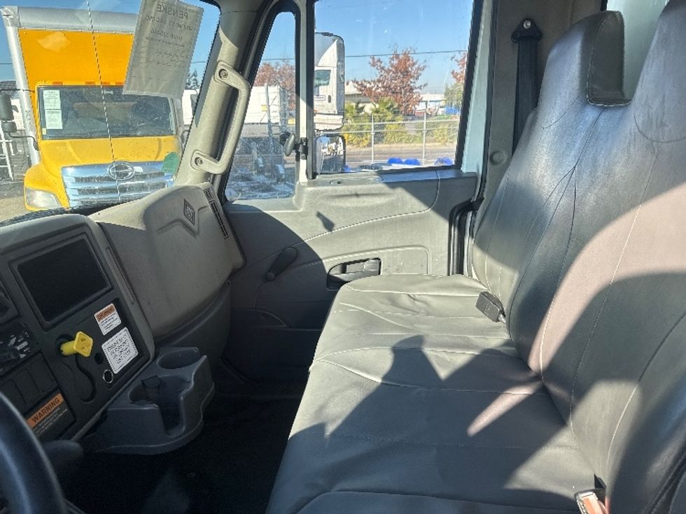 Medium Duty Box Truck-Light and Medium Duty Trucks-International-2019-4300-West Sacramento-CA-174,413\n\t\tmiles-$ 43,750 - Image 19