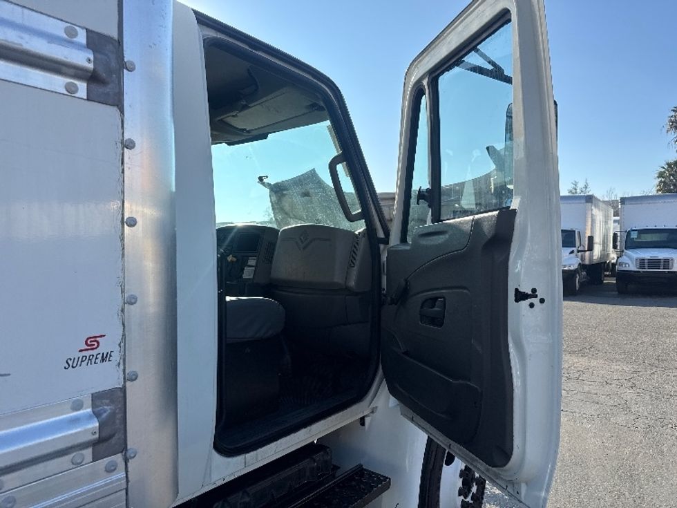 Medium Duty Box Truck-Light and Medium Duty Trucks-International-2019-4300-West Sacramento-CA-174,413\n\t\tmiles-$ 43,750 - Image 20