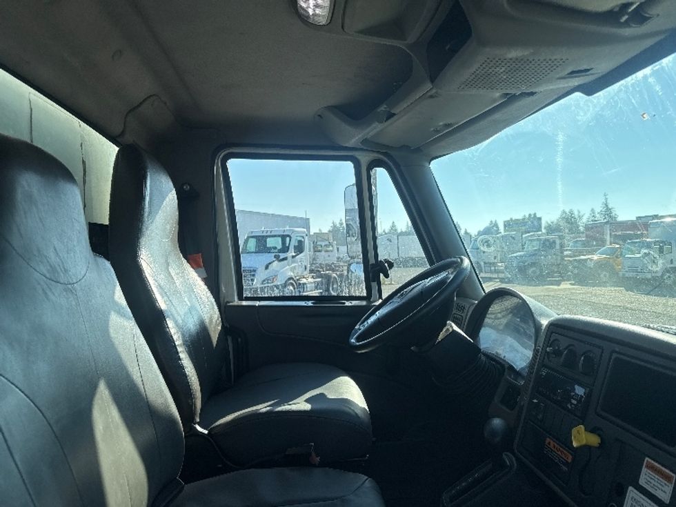 Medium Duty Box Truck-Light and Medium Duty Trucks-International-2019-4300-West Sacramento-CA-174,413\n\t\tmiles-$ 43,750 - Image 22