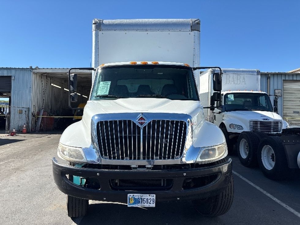 Medium Duty Box Truck-Light and Medium Duty Trucks-International-2019-4300-West Sacramento-CA-185,511\n\t\tmiles-$ 42,000 - Image 2