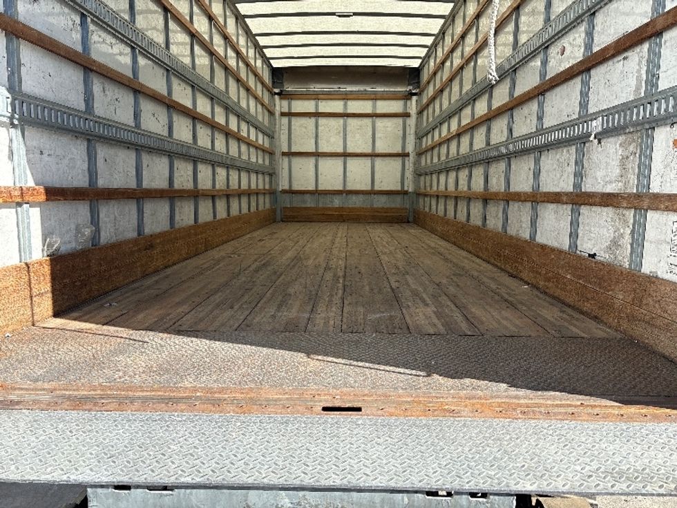 Medium Duty Box Truck-Light and Medium Duty Trucks-International-2019-4300-West Sacramento-CA-185,511\n\t\tmiles-$ 42,000 - Image 10