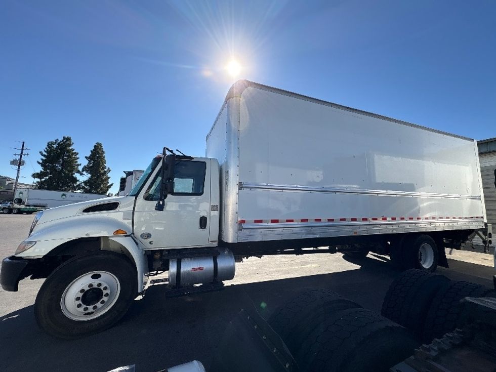 Medium Duty Box Truck-Light and Medium Duty Trucks-International-2019-4300-West Sacramento-CA-185,511\n\t\tmiles-$ 42,000 - Image 4