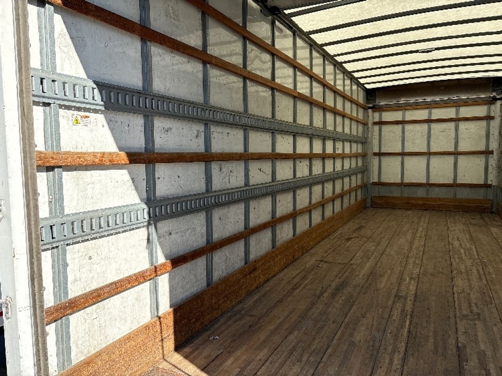 Medium Duty Box Truck-Light and Medium Duty Trucks-International-2019-4300-West Sacramento-CA-185,511\n\t\tmiles-$ 42,000 - Image 11