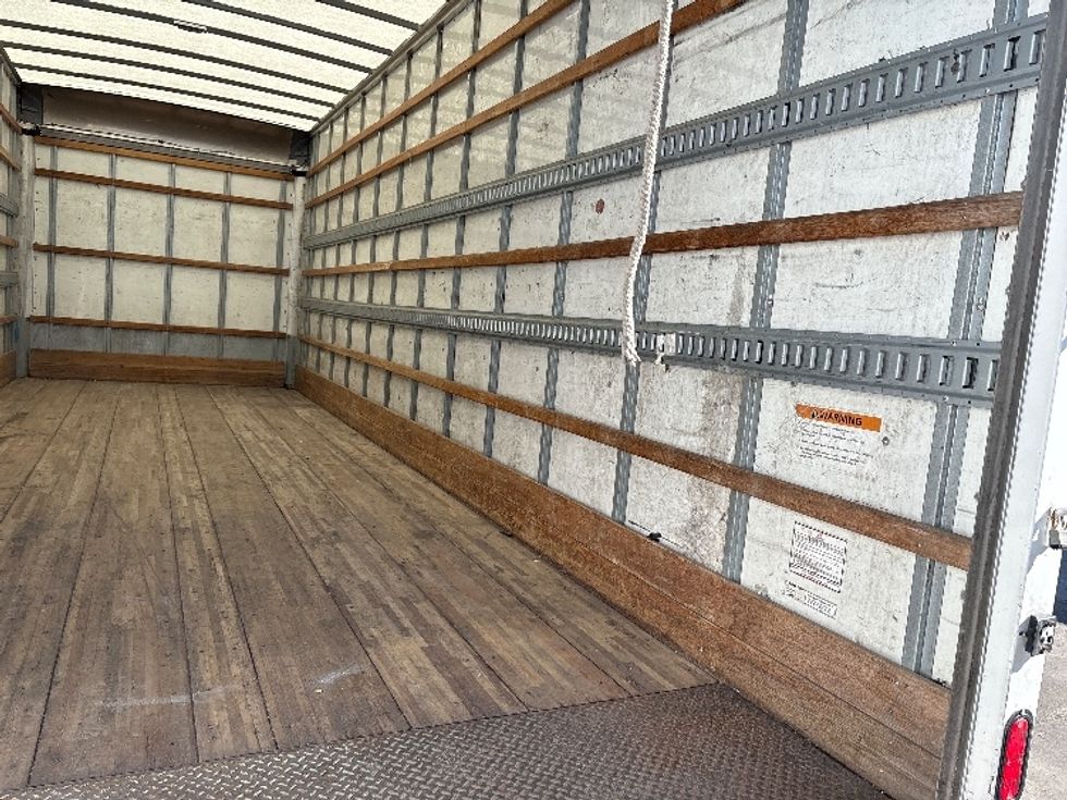 Medium Duty Box Truck-Light and Medium Duty Trucks-International-2019-4300-West Sacramento-CA-185,511\n\t\tmiles-$ 42,000 - Image 12