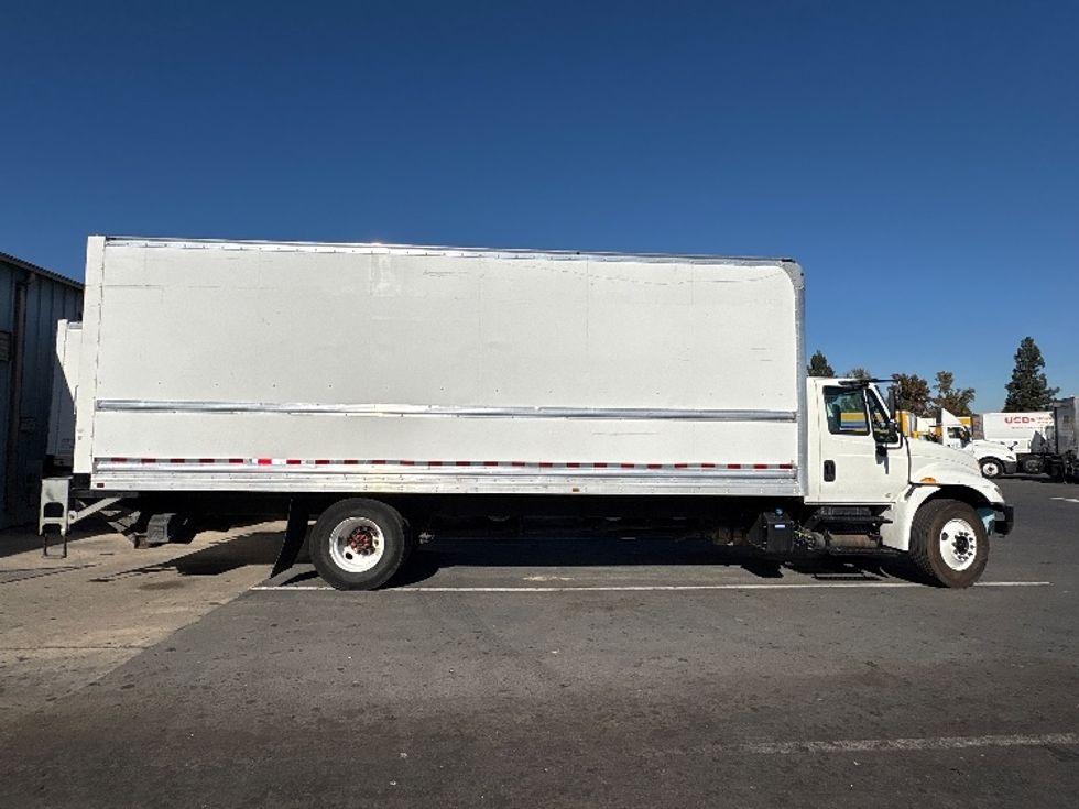 Medium Duty Box Truck-Light and Medium Duty Trucks-International-2019-4300-West Sacramento-CA-185,511\n\t\tmiles-$ 42,000 - Image 15