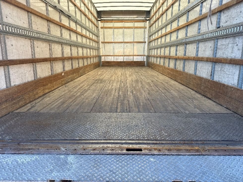 Medium Duty Box Truck-Light and Medium Duty Trucks-International-2019-4300-West Sacramento-CA-192,636\n\t\tmiles-$ 40,750 - Image 10