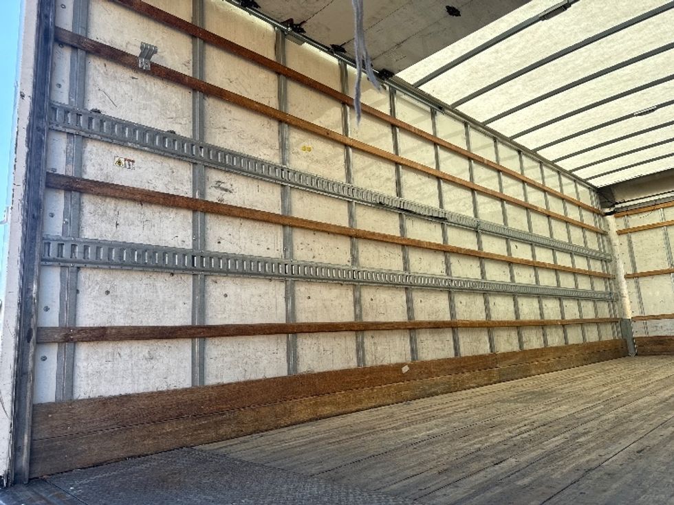 Medium Duty Box Truck-Light and Medium Duty Trucks-International-2019-4300-West Sacramento-CA-192,636\n\t\tmiles-$ 40,750 - Image 11