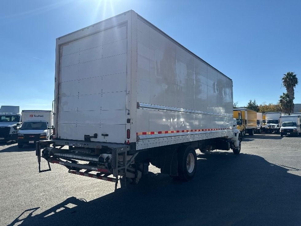 Medium Duty Box Truck-Light and Medium Duty Trucks-International-2019-4300-West Sacramento-CA-192,636\n\t\tmiles-$ 40,750 - Image 13