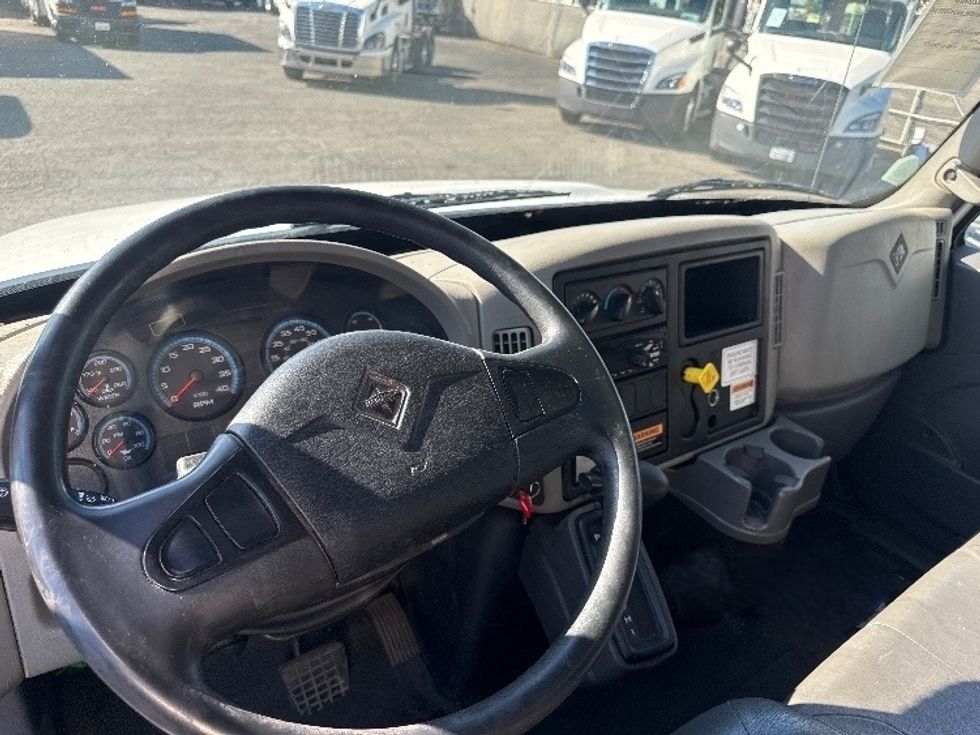 Medium Duty Box Truck-Light and Medium Duty Trucks-International-2019-4300-West Sacramento-CA-192,636\n\t\tmiles-$ 40,750 - Image 17
