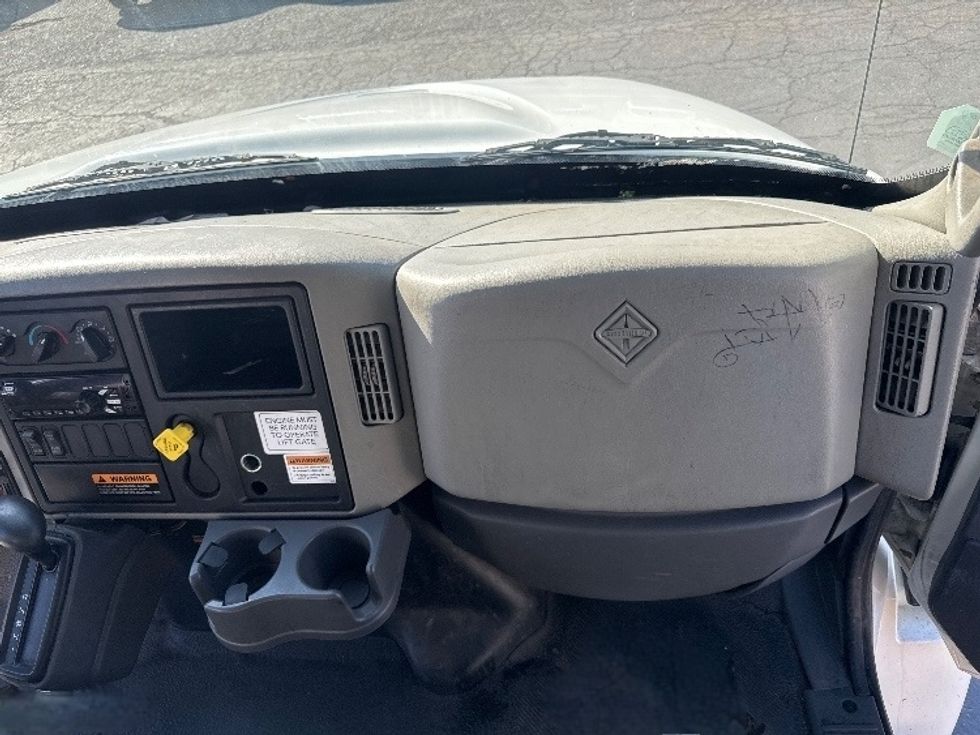 Medium Duty Box Truck-Light and Medium Duty Trucks-International-2019-4300-West Sacramento-CA-192,636\n\t\tmiles-$ 40,750 - Image 19