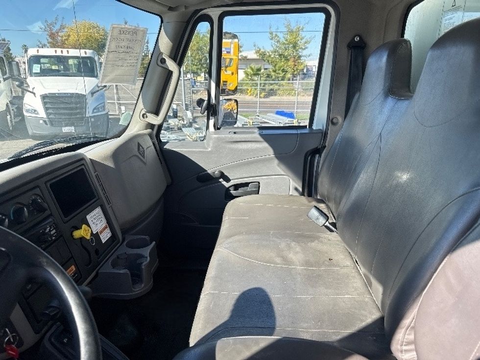 Medium Duty Box Truck-Light and Medium Duty Trucks-International-2019-4300-West Sacramento-CA-192,636\n\t\tmiles-$ 40,750 - Image 21